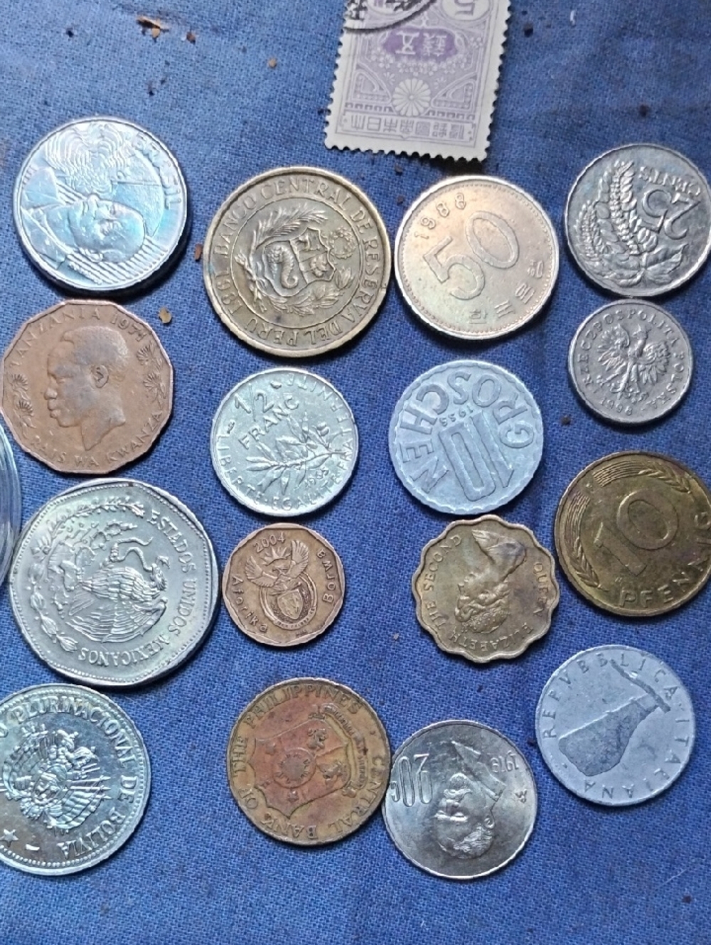 Assorted World Coins Lot - Mixed Metallic Tones - Picture 2 of 4